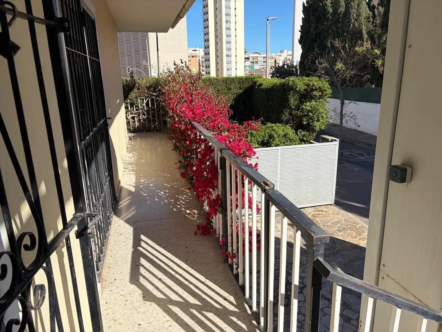 Terrassa de Casa o xalet en venda en Benidorm amb Aire condicionat, Calefacció i Jardí privat