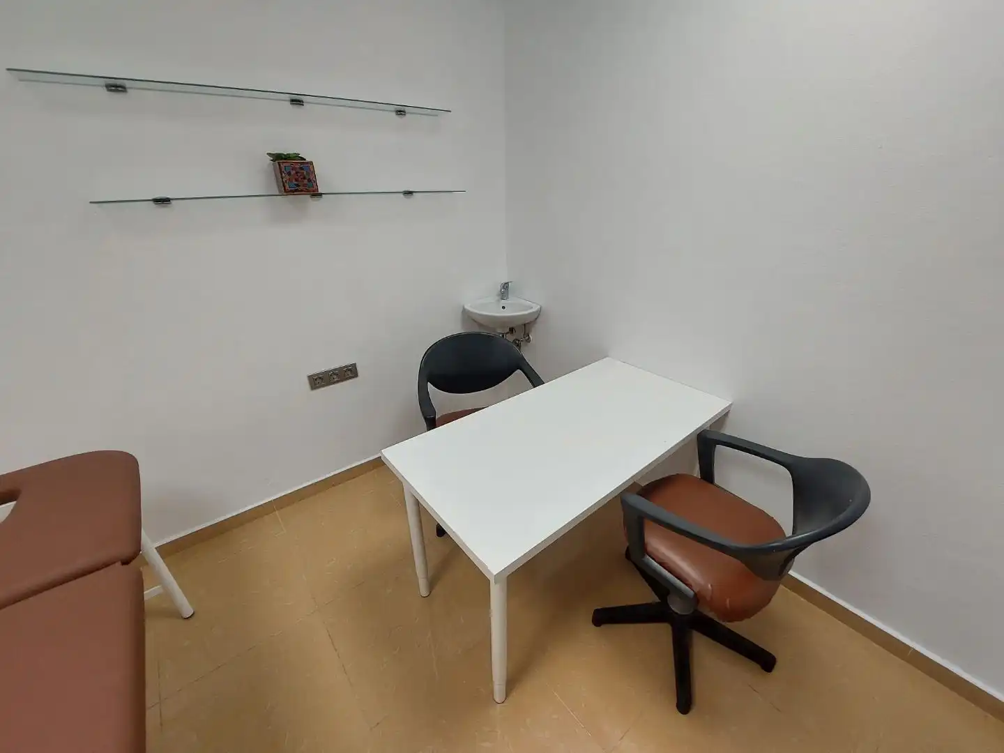 Büro zur Miete in Ciutadella de Menorca mit Klimaanlage, Heizung und Möbliert