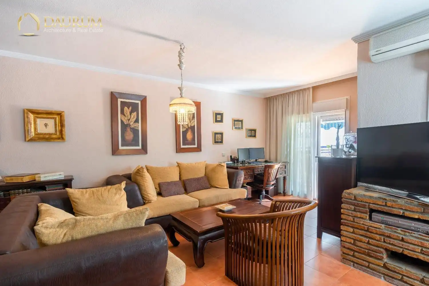 Sala de estar de Casa adosada en venta en Benalmádena con Aire acondicionado, Calefacción y Trastero