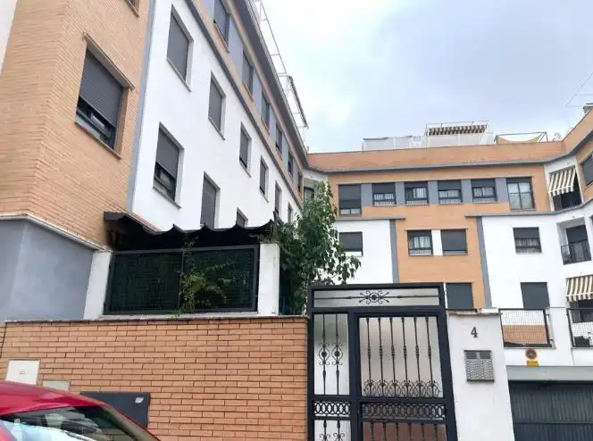 Vista exterior de Piso en venta en Linares