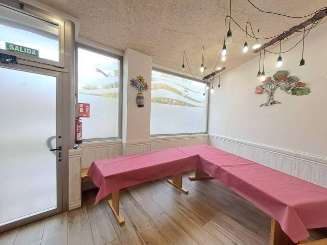 Local comercial en Venta en Calle Enebro en Villafría - La Ventilla - Castañares