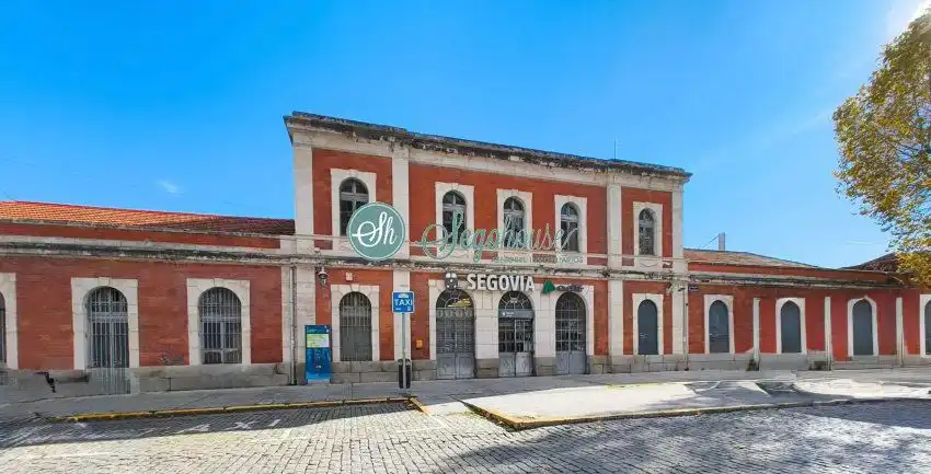 Vista exterior de Piso en venta en Segovia con Calefacción, Terraza y Amueblado