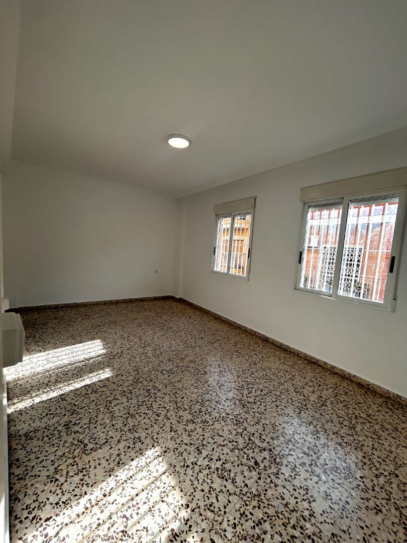 Dormitori de Pis de lloguer en  Murcia Capital amb Forn i Rentadora