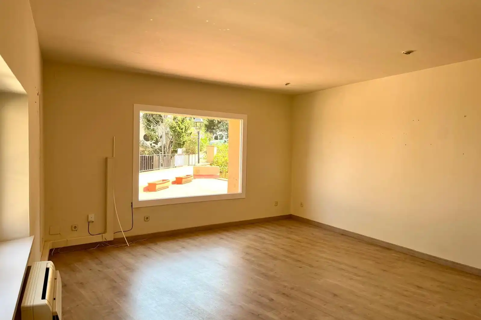 Wohnzimmer von Einfamilien-Reihenhaus zum Verkauf in Begur mit Terrasse und Balkon
