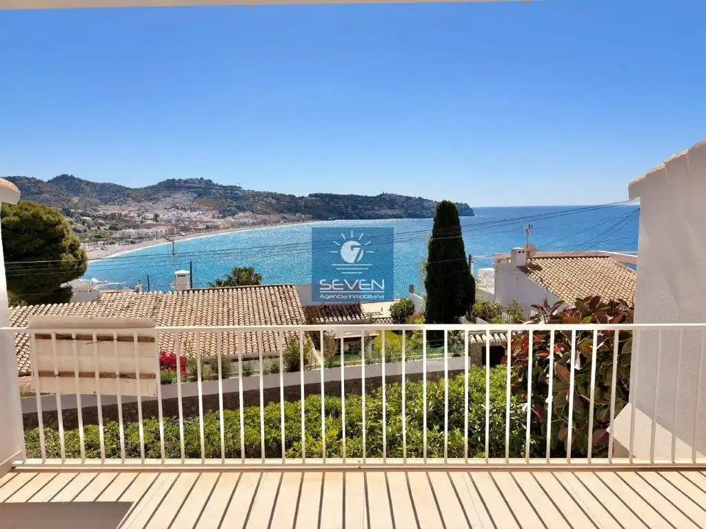 Vista exterior de Casa adosada en venta en Almuñécar con Aire acondicionado y Terraza