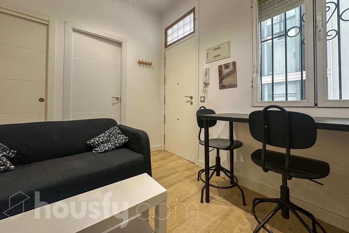 Living room of Flat for sale in  Madrid Capital  with Parquet flooring and Furnished