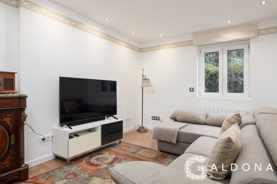 Living room of Flat for sale in Donostia - San Sebastián   with Heating, Private garden and Terrace