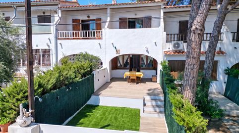 Foto 2 de Casa adosada en venta en Guineu, 18, Port - La Cota - Puig Sec, L'Escala