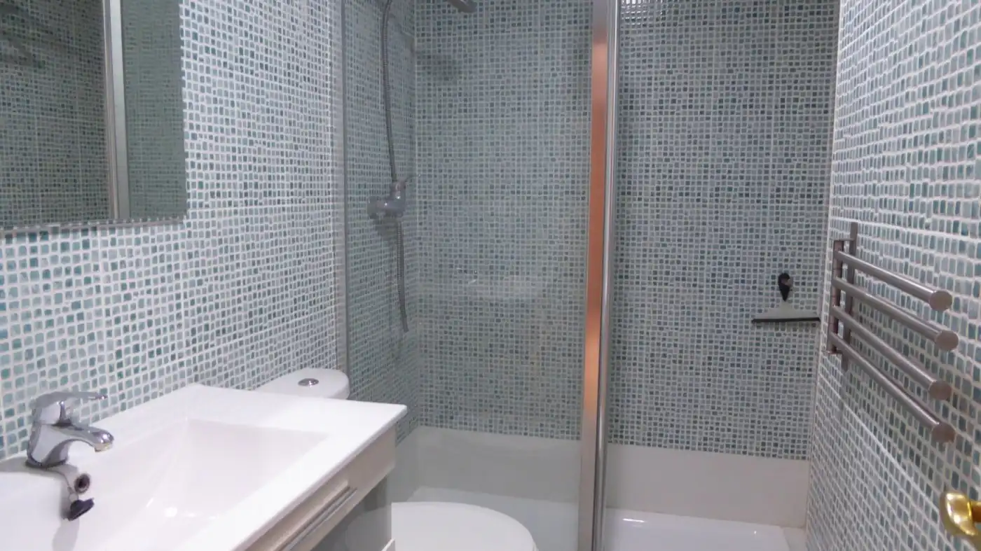 Bany de Pis en venda en Paterna amb Parquet, Traster i Balcó