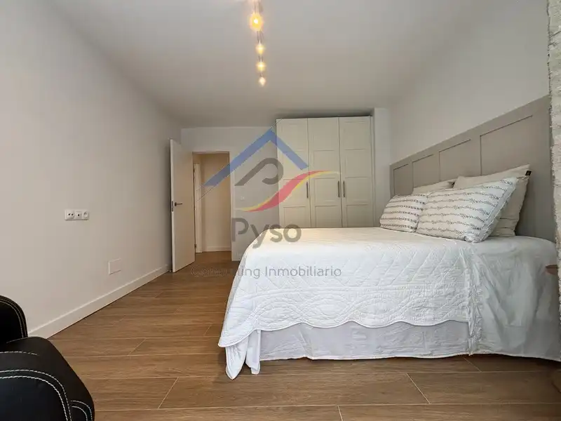 Schlafzimmer von Wohnung zur Miete in Santander mit Heizung, Möbliert und Ofen