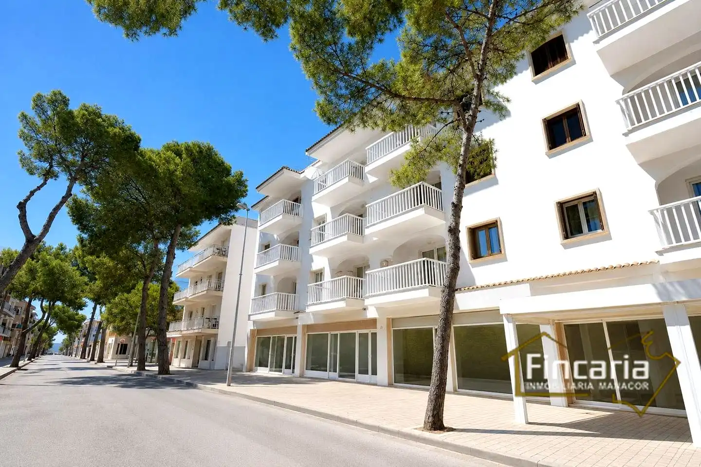Vista exterior de Local en venta en Son Servera