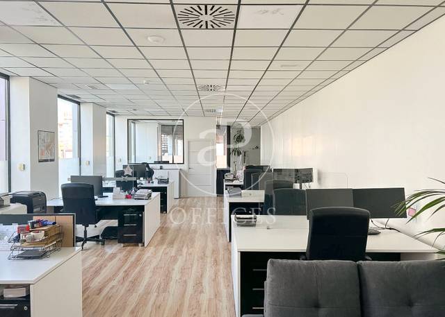 Oficina en Venta en Calle de Antonio López en Almendrales