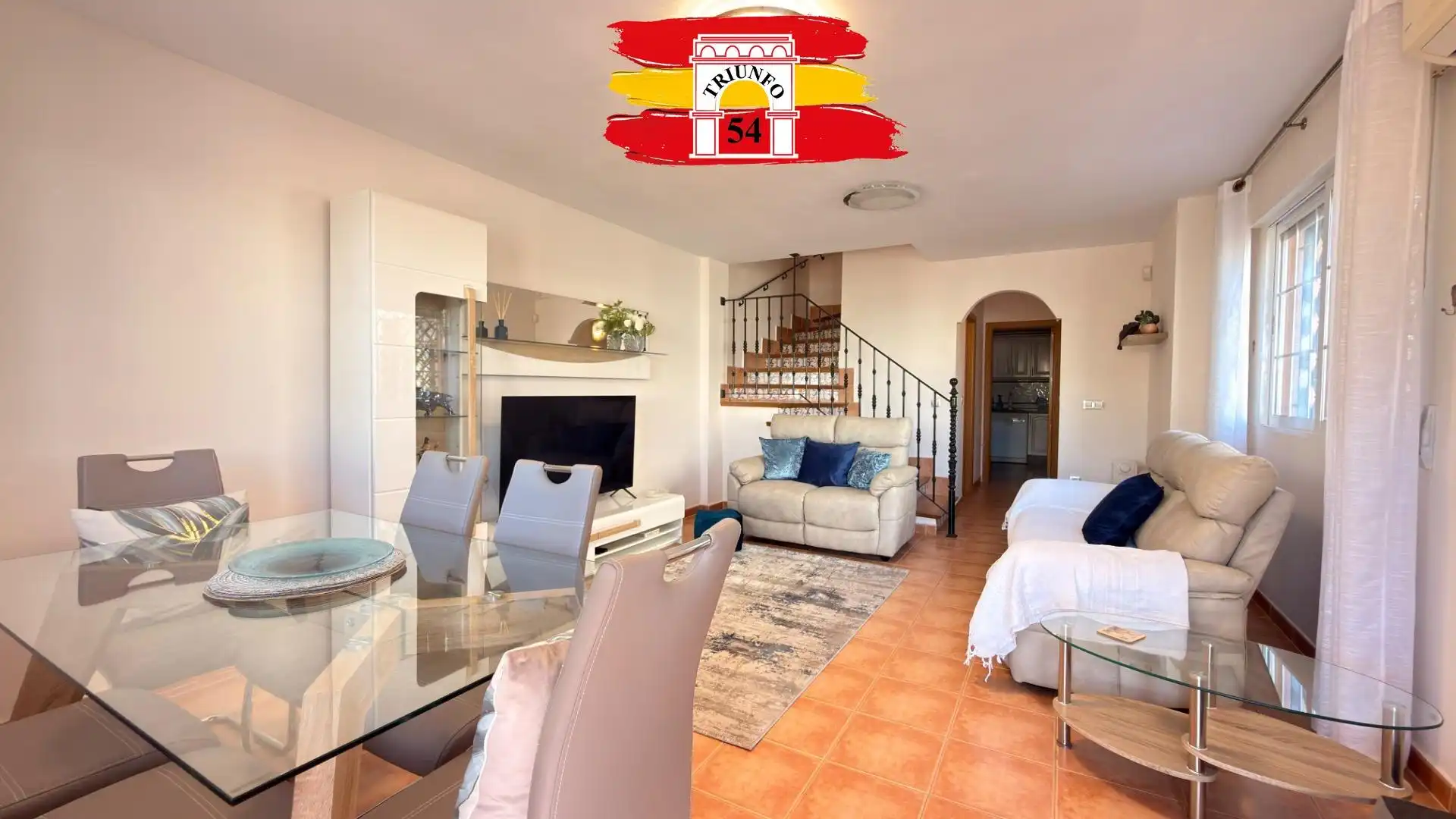 Sala de estar de Casa adosada en venta en Pilar de la Horadada con Aire acondicionado, Jardín privado y Amueblado