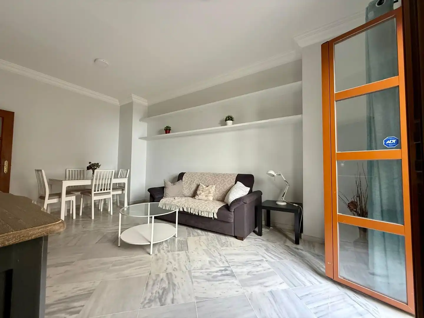 Living room of Flat for rent in Sevilla  with Air Conditioner, Heating and Furnished