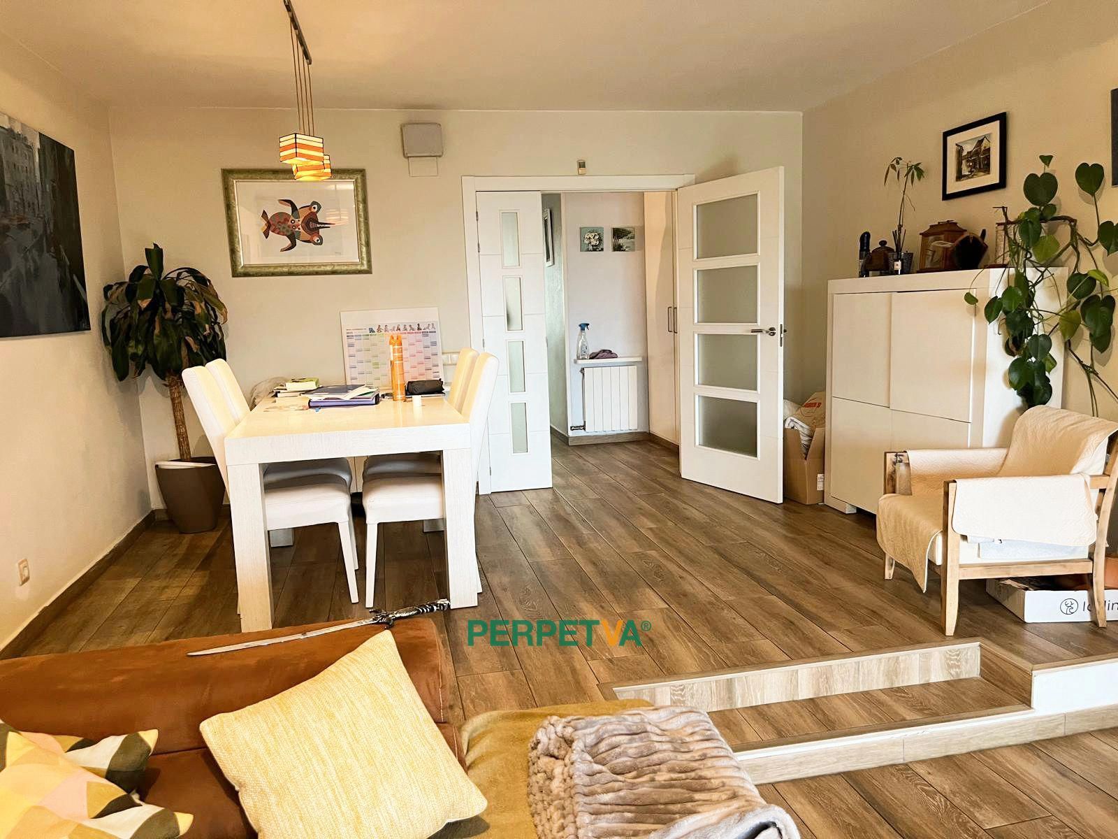 Exterior view of Single-family semi-detached for sale in Parets del Vallès  with Air Conditioner, Terrace and Storage room