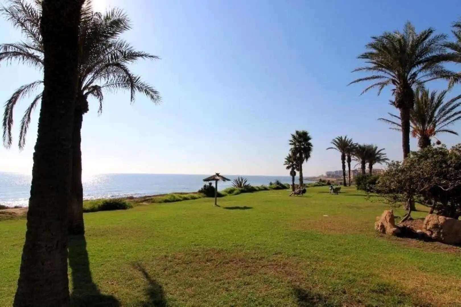 Einfamilien-Reihenhaus zum Verkauf in Torrevieja mit Klimaanlage, Heizung und Terrasse