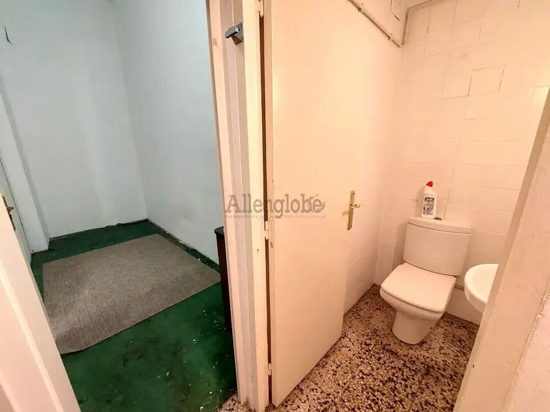 Baño de Local de alquiler en Oviedo 