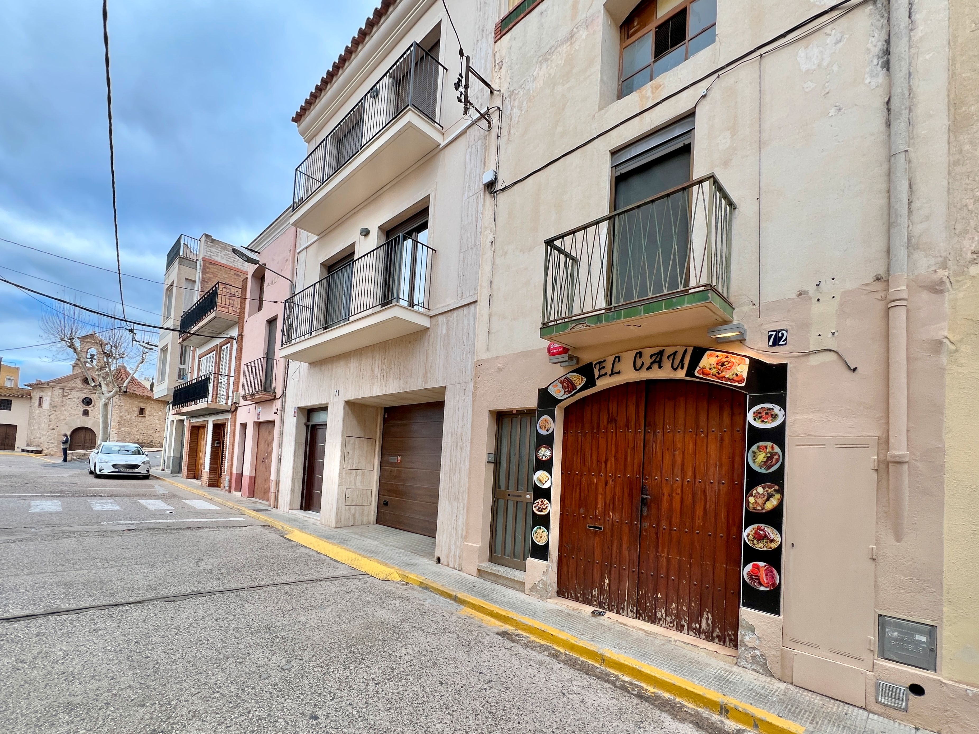 Vista exterior de Local de lloguer en Montbrió del Camp amb Terrassa i Moblat