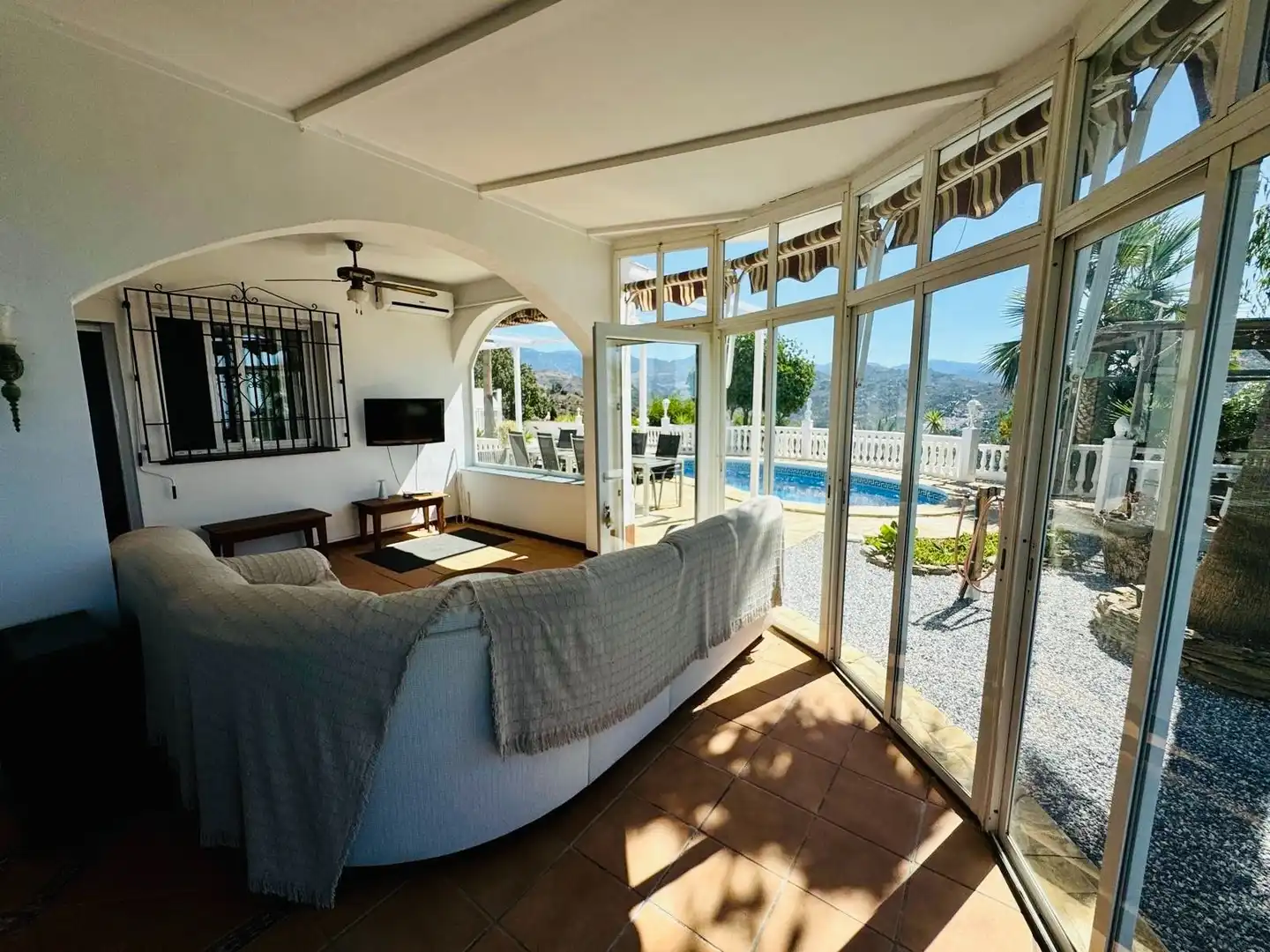 Sala d'estar de Casa o xalet en venda en Arenas amb Aire condicionat, Jardí privat i Traster