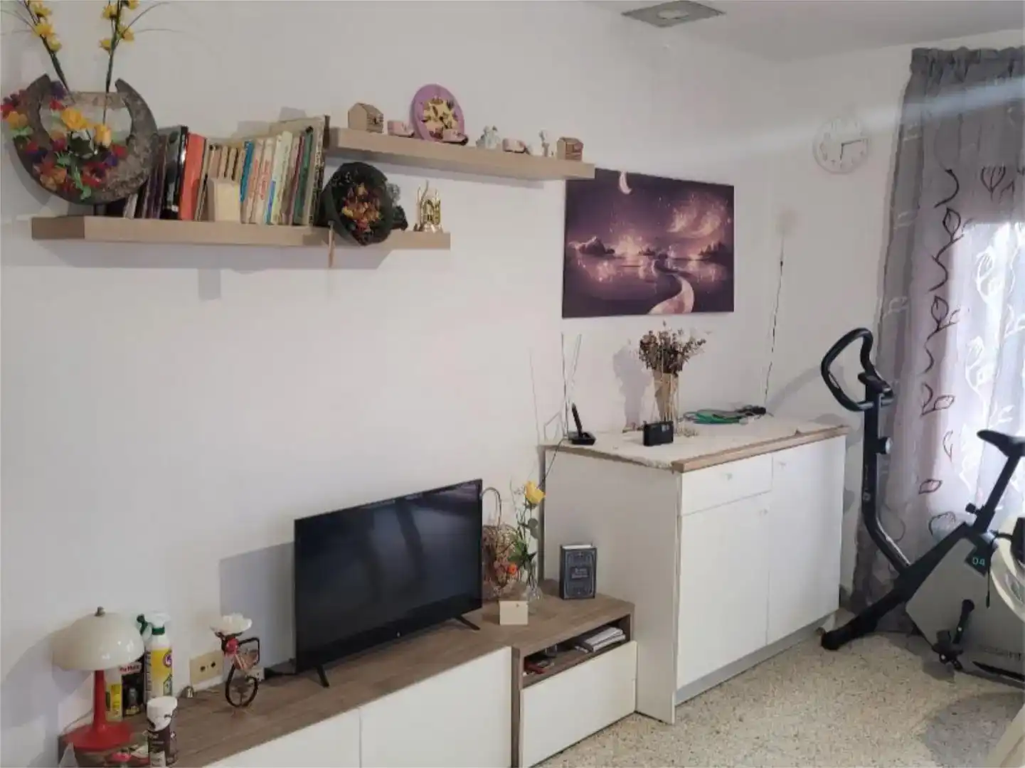 Sala d'estar de Casa o xalet en venda en Barberà del Vallès amb Balcó