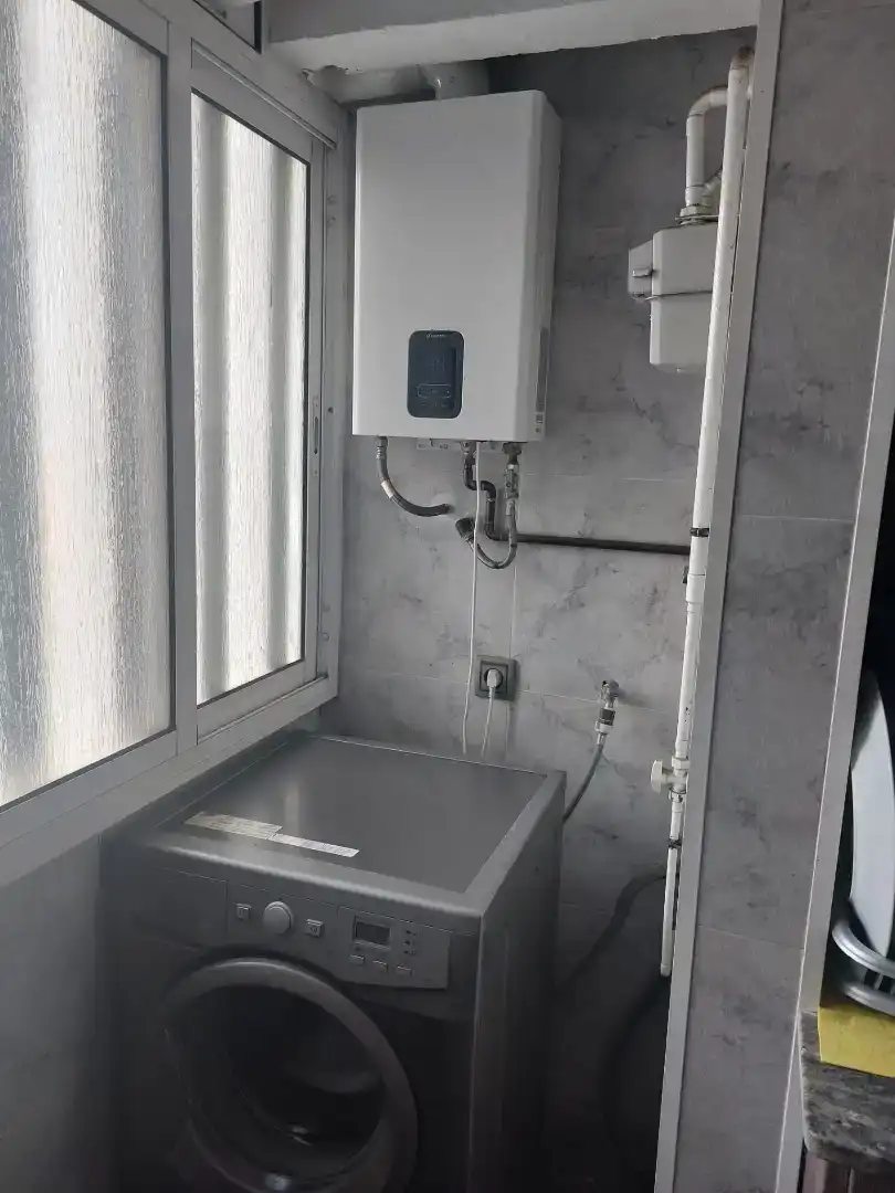 Bany de Pis en venda en L'Hospitalet de Llobregat amb Aire condicionat i Balcó