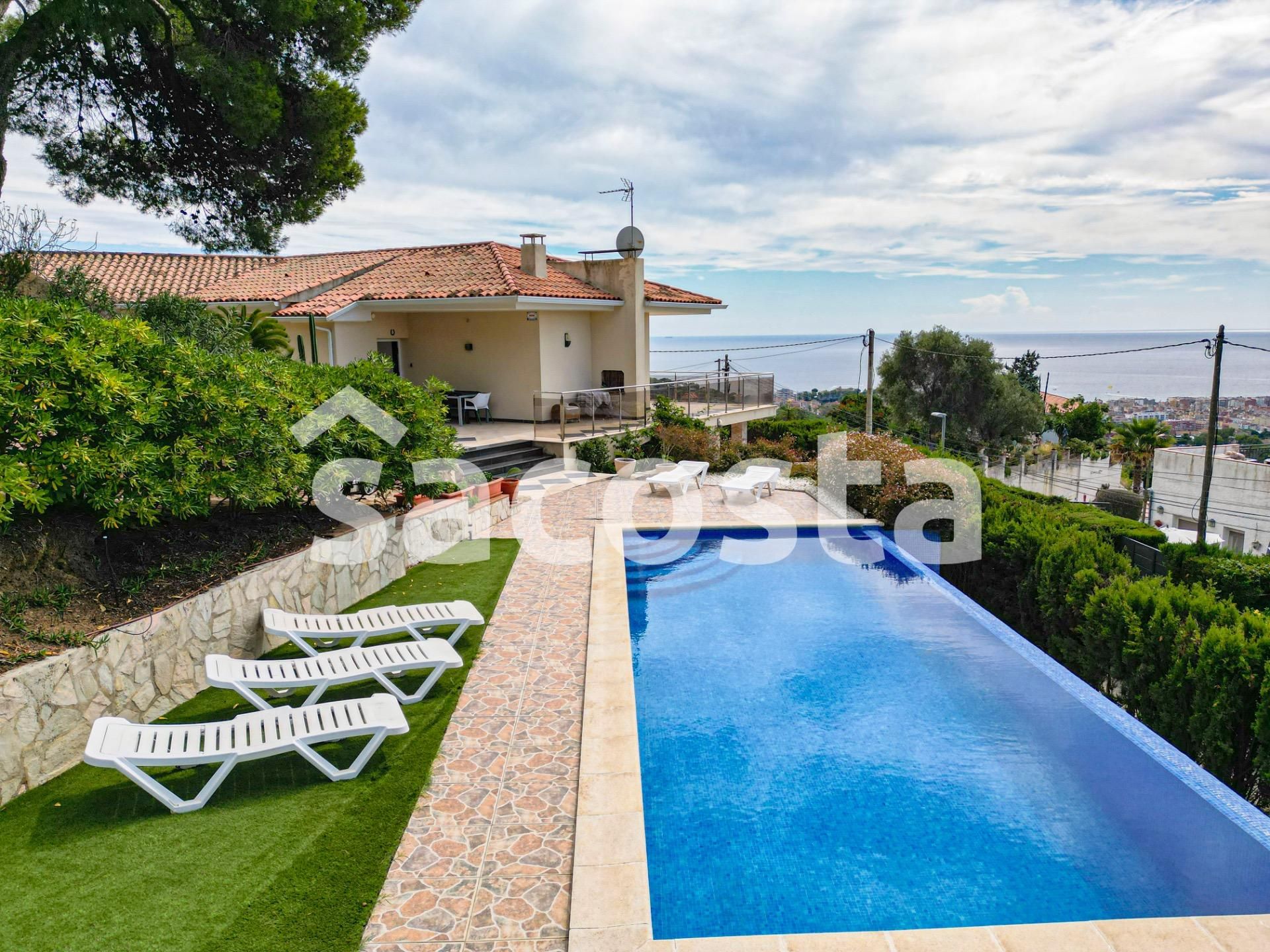 Vista exterior de Casa o xalet en venda en Lloret de Mar amb Aire condicionat, Calefacció i Jardí privat