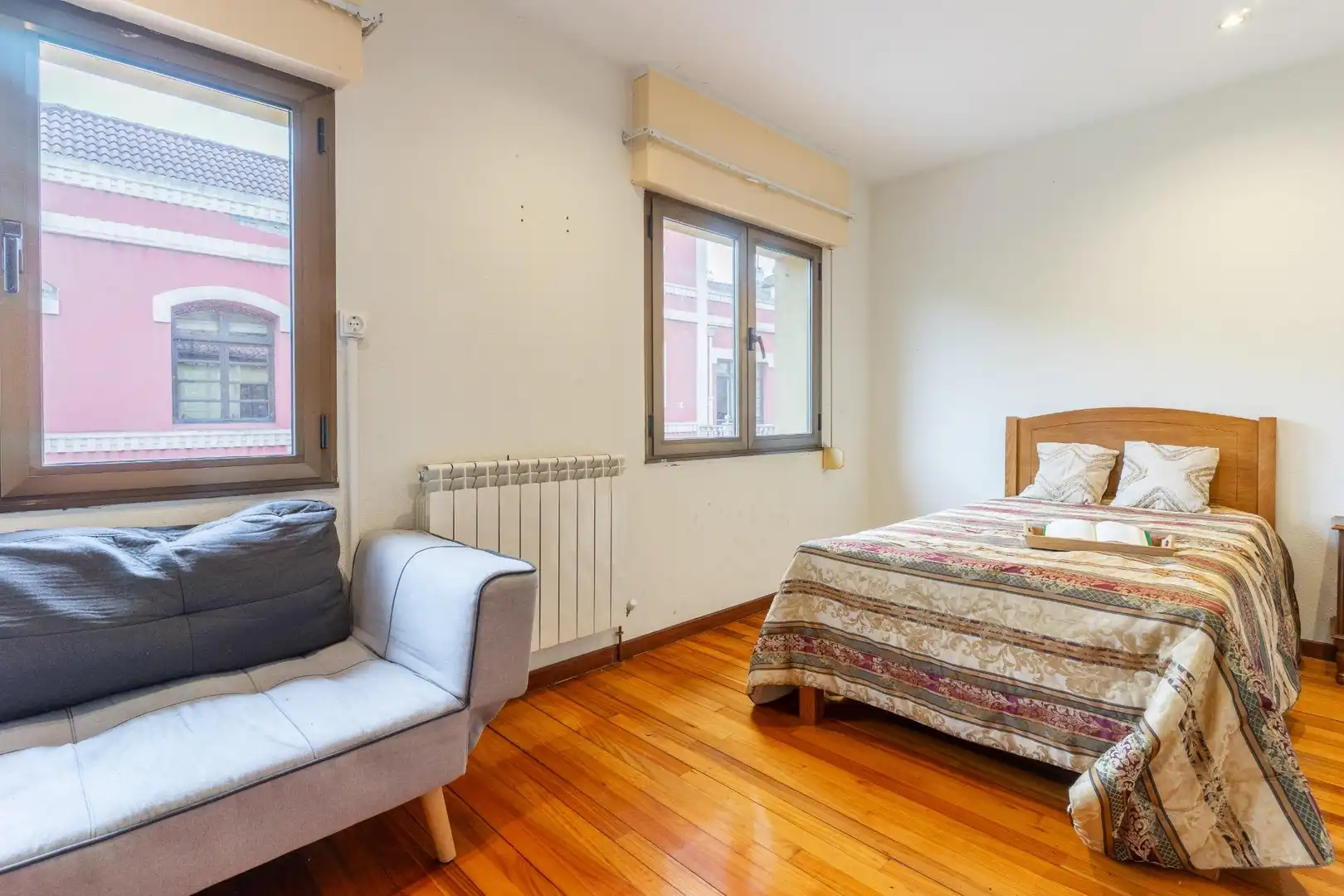 Schlafzimmer von Dachboden zum Verkauf in Oviedo  mit Heizung und Möbliert