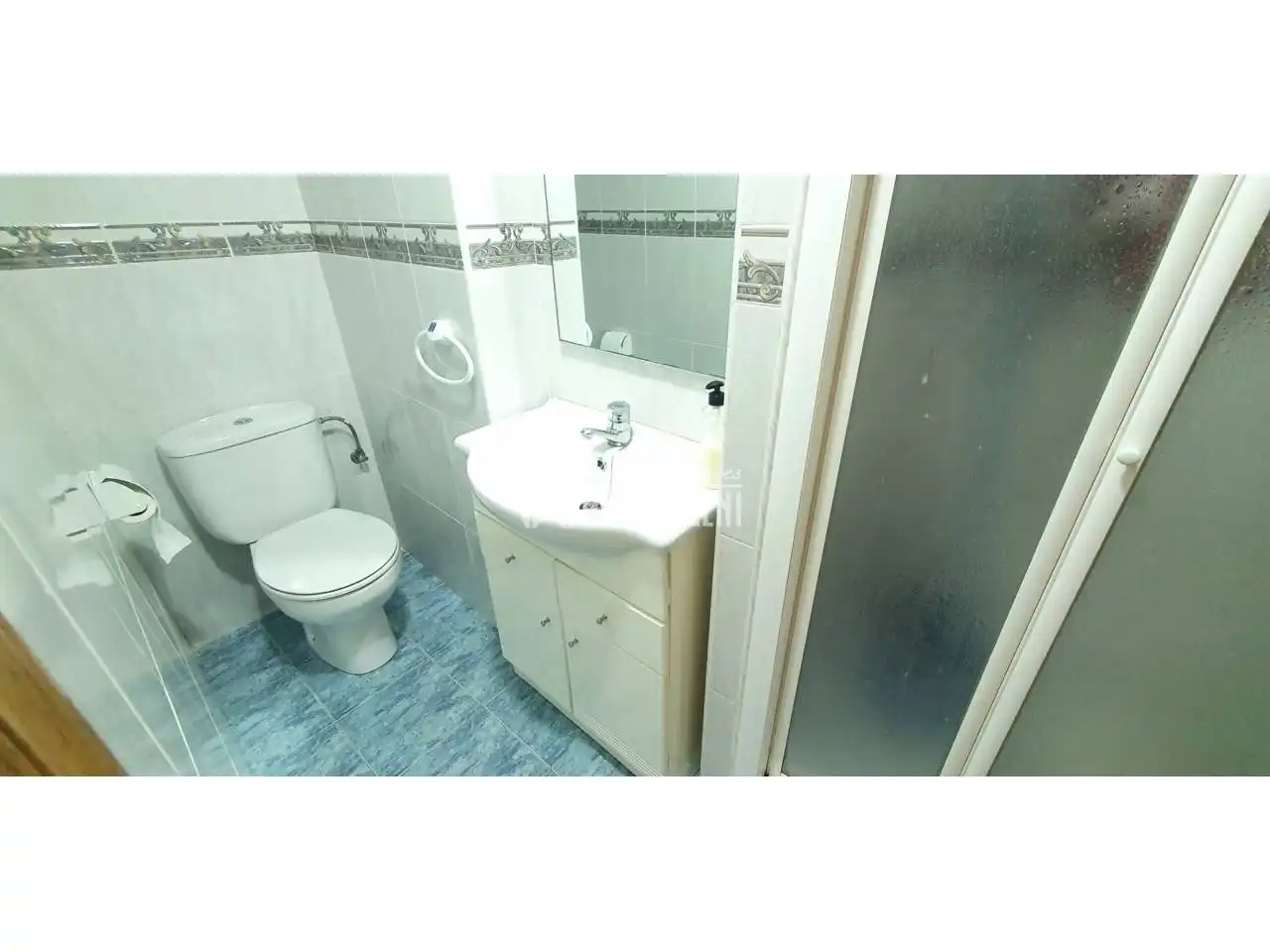 Bathroom of Apartments for rent in Valencia  with Air Conditioner, Heating and Terrace