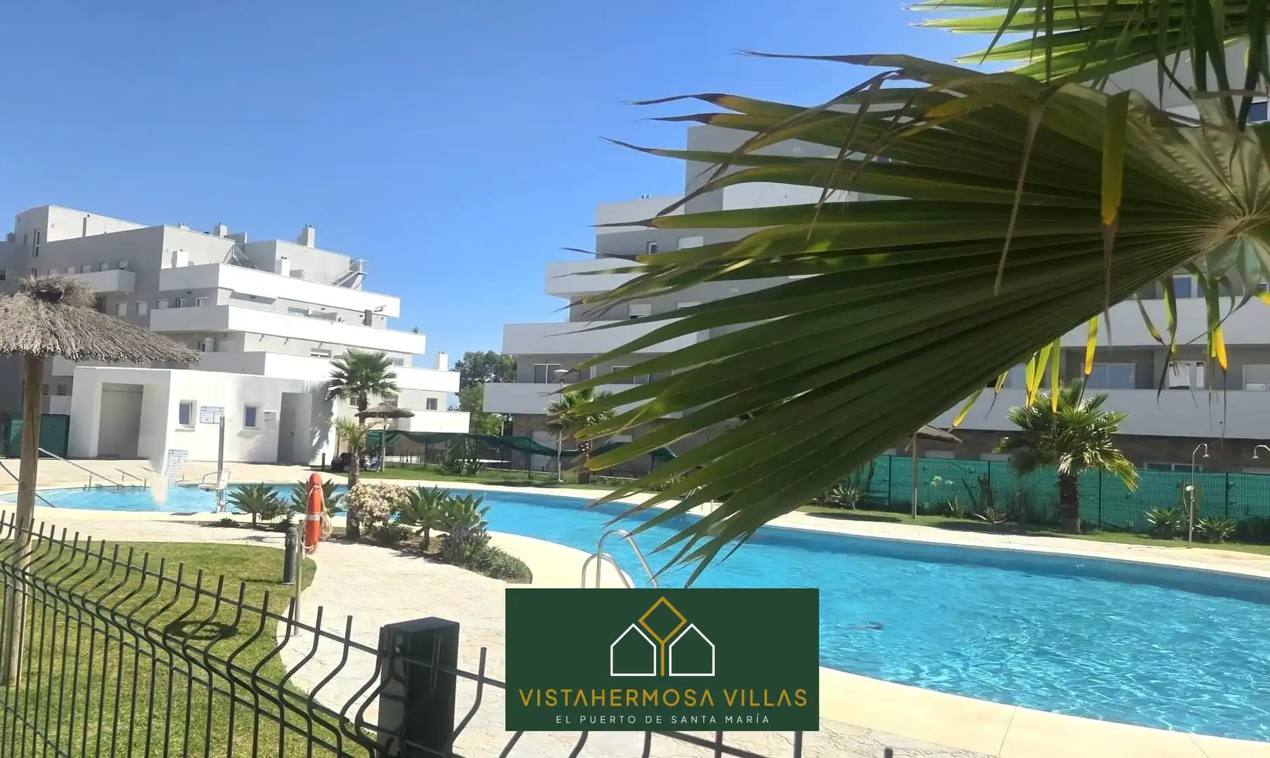 Vista exterior de Piso en venta en El Puerto de Santa María con Terraza y Piscina comunitaria