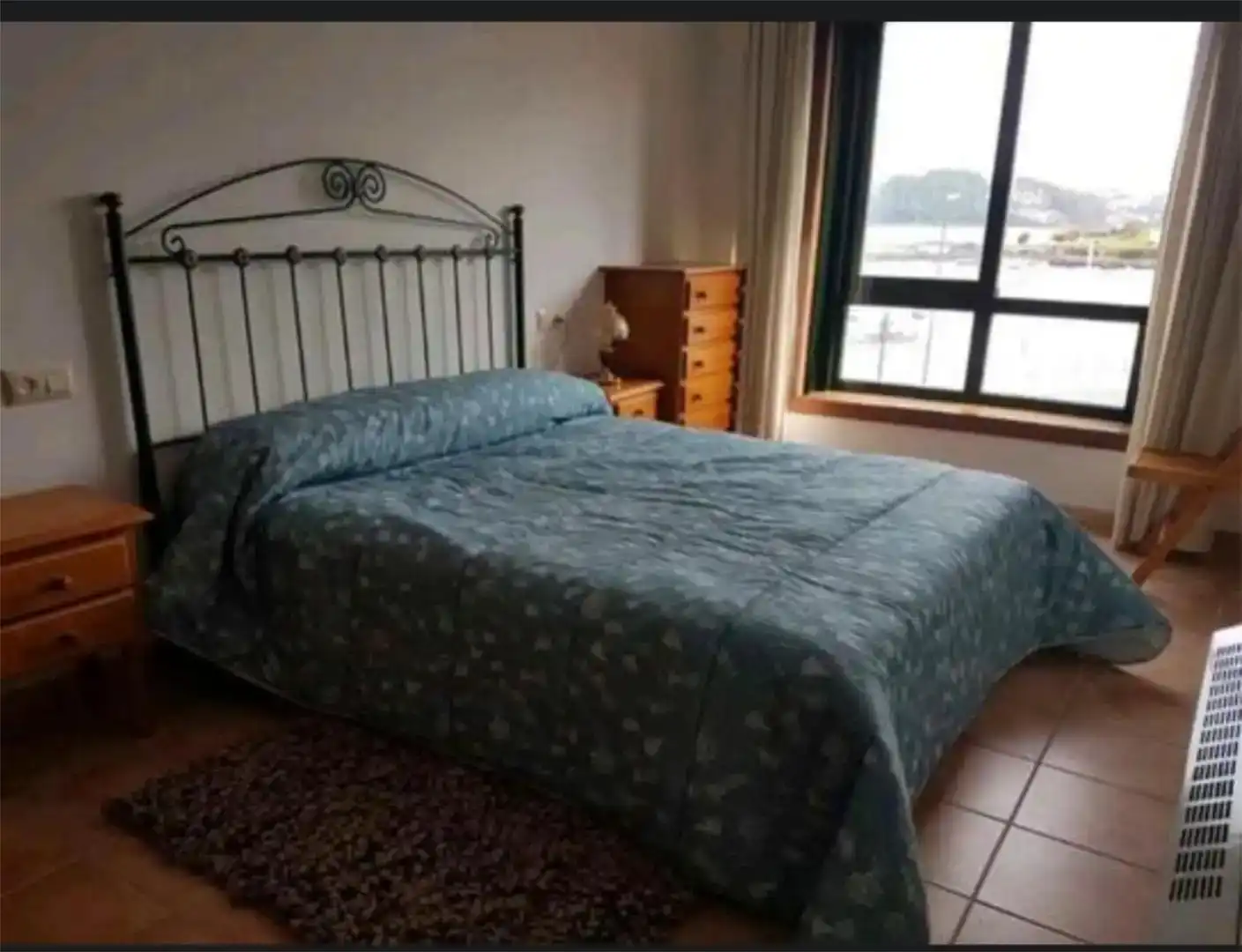 Dormitori de Pis de lloguer en Baiona amb Balcó