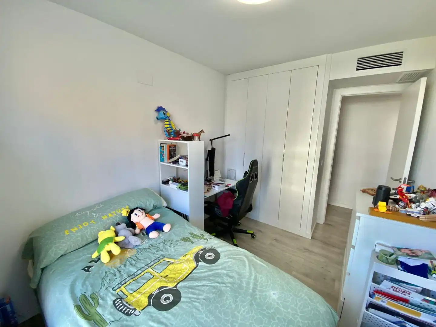 Bedroom of Flat for sale in Valencia  with Air Conditioner, Parquet flooring and Storage room