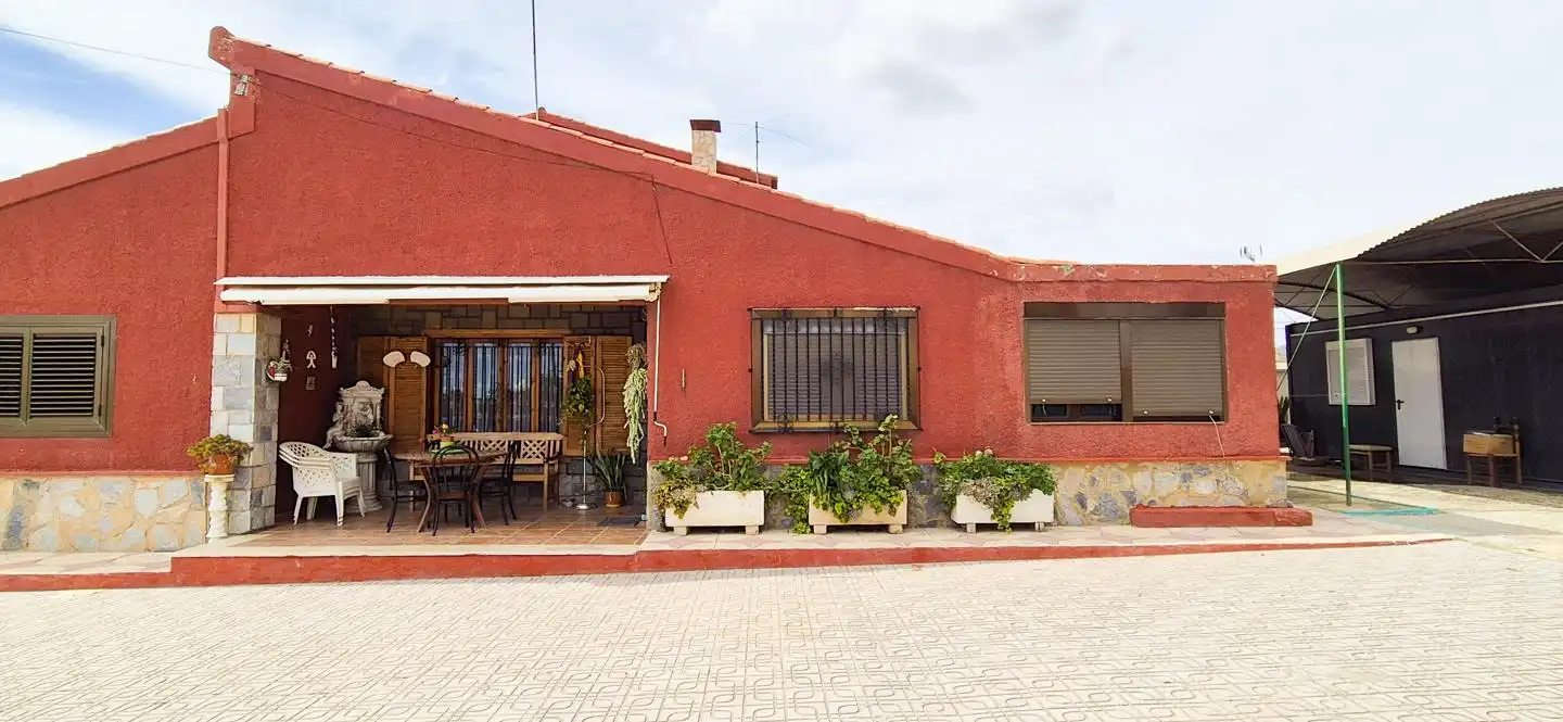 Vista exterior de Casa o xalet en venda en Elche / Elx amb Aire condicionat, Jardí privat i Traster