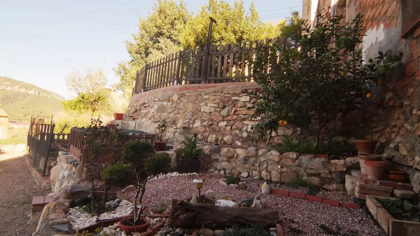 Jardí de Casa adosada en venda en Garcia amb Aire condicionat, Calefacció i Terrassa