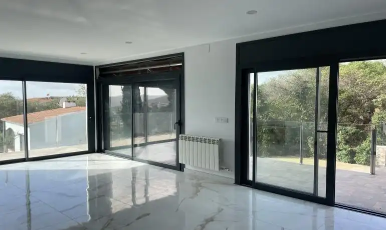 Sala d'estar de Casa o xalet en venda en Roses amb Aire condicionat, Calefacció i Jardí privat