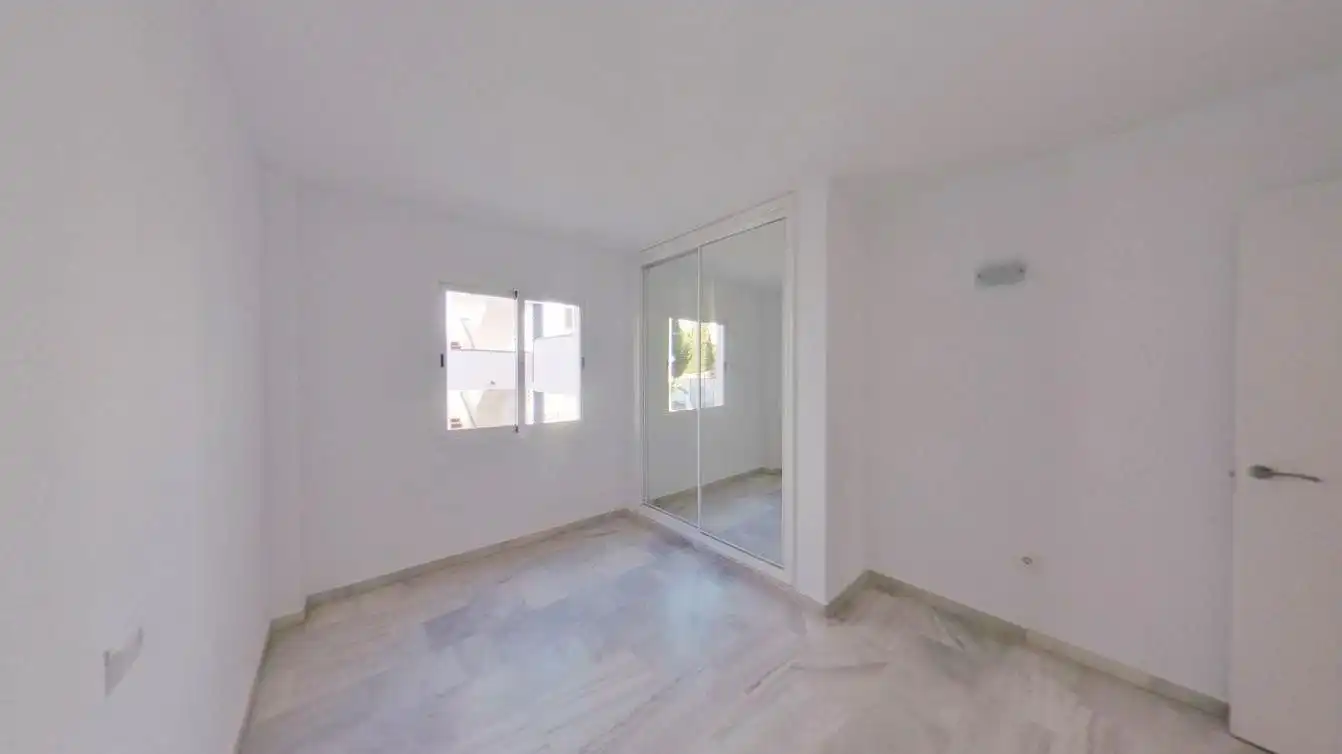 Piso con piscina en venta en Calahonda, imagen 18