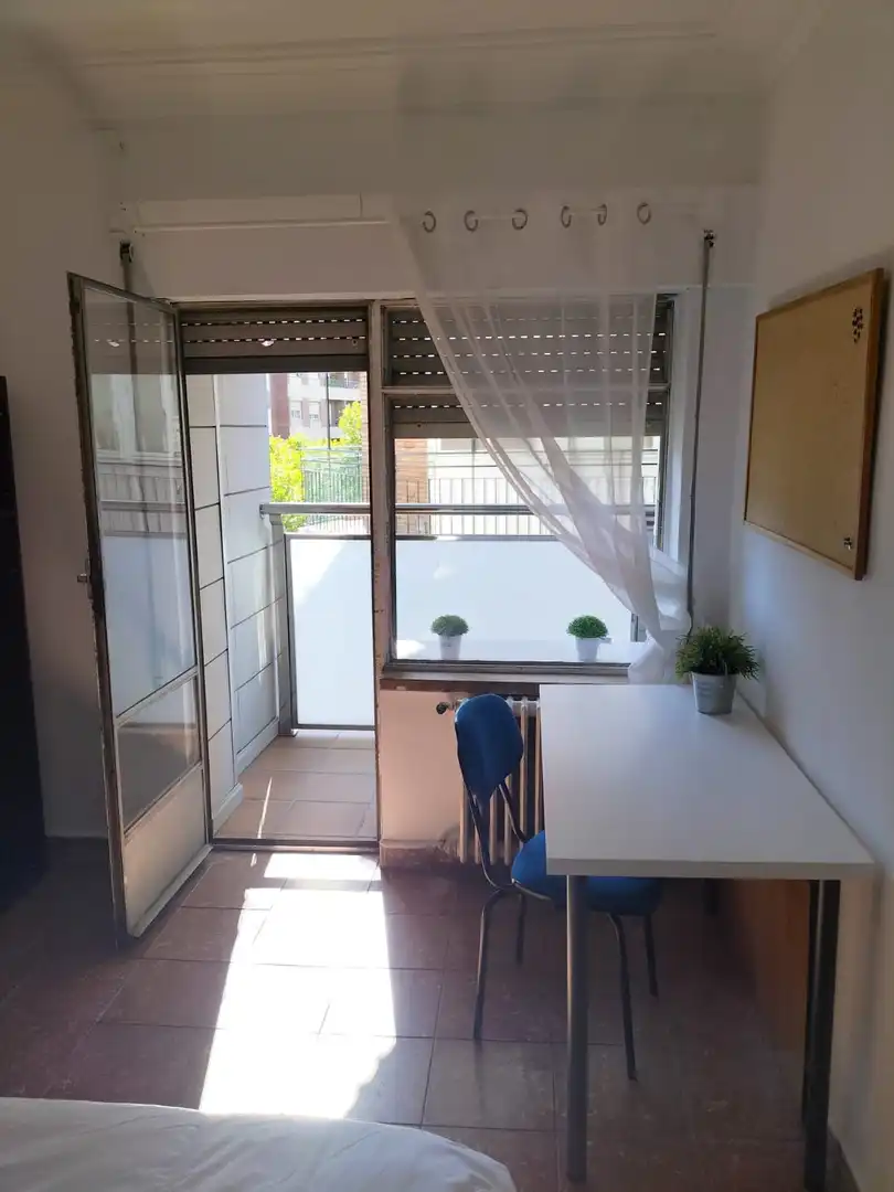 Flat with terrace to rent in Avenida de Portugal, imagen 4