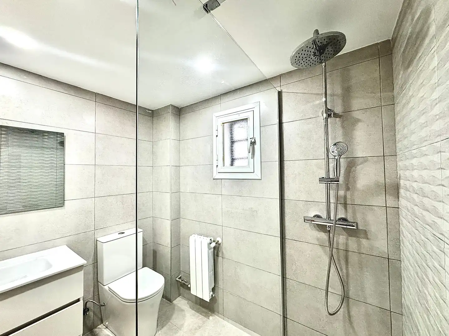 Baño de Piso en venta en Fuenlabrada con Calefacción y Piscina comunitaria