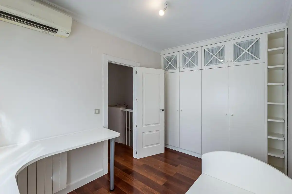 Schlafzimmer von Einfamilien-Reihenhaus zur Miete in Armilla mit Klimaanlage, Heizung und Abstellraum