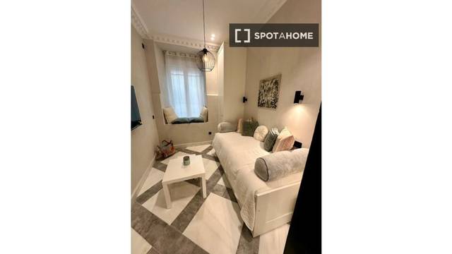 Piso en Alquiler en Cortes - Huertas