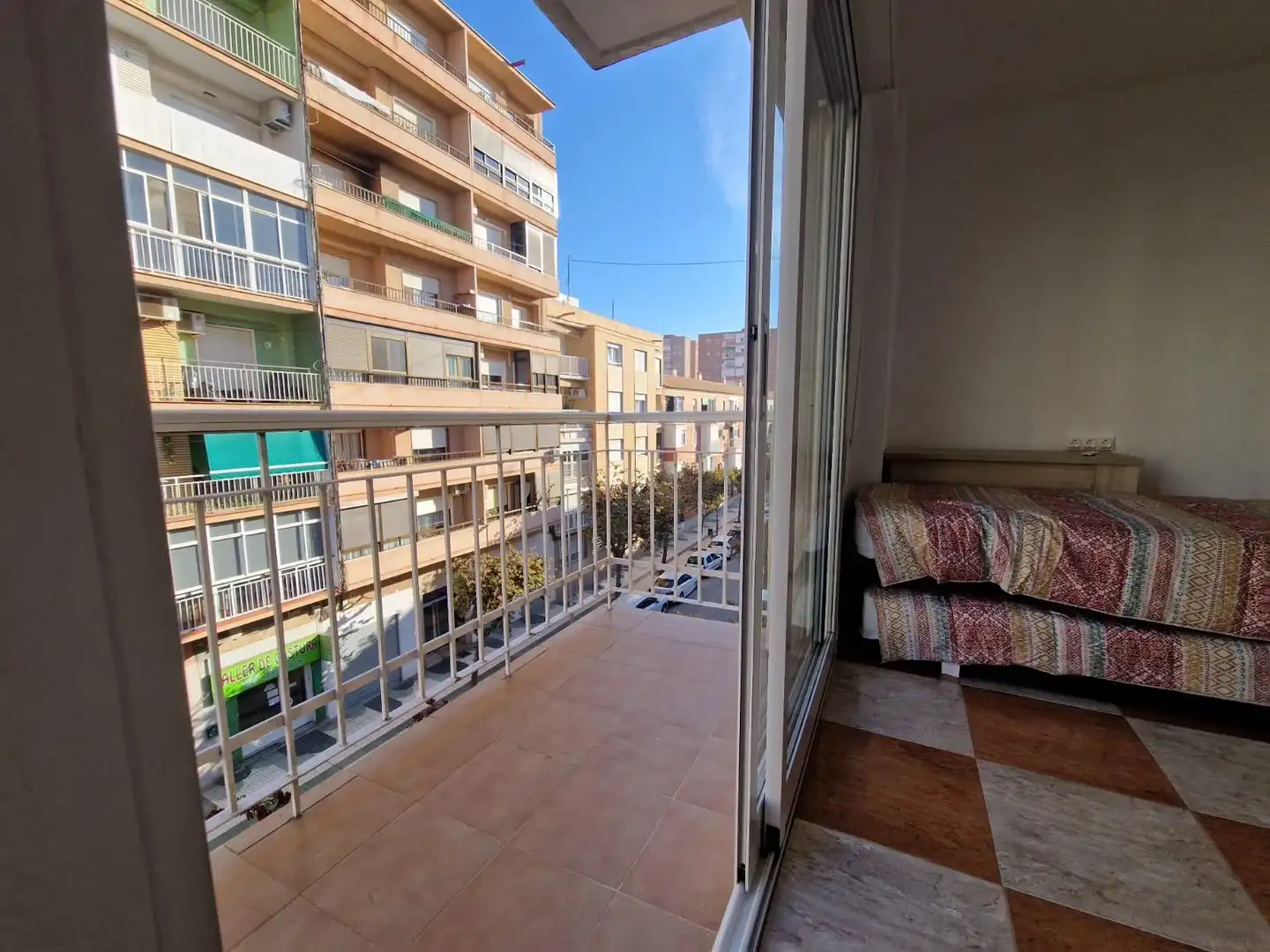 Habitació a Calle PINTOR BALACA, 56, Ensanche