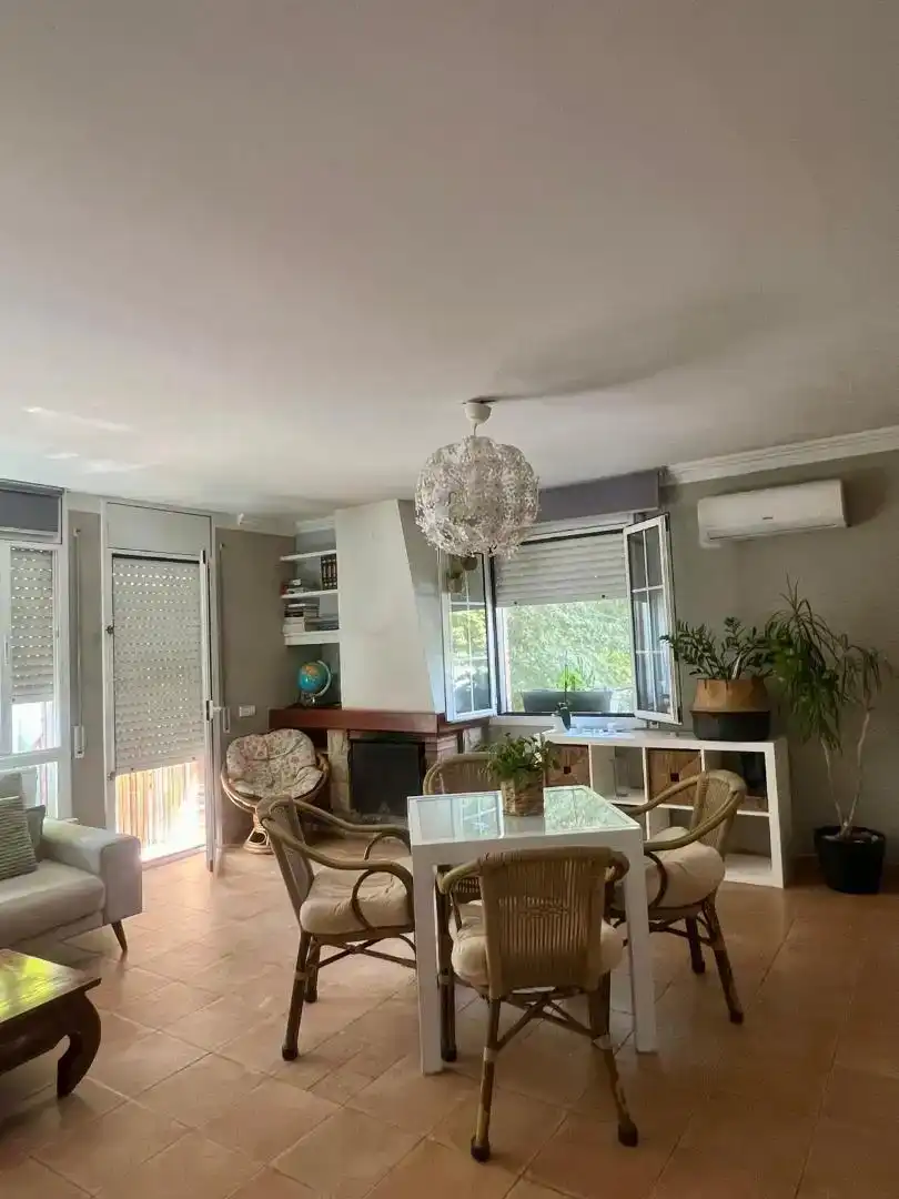 Sala d'estar de Casa adosada en venda en Vilafranca del Penedès amb Aire condicionat i Balcó