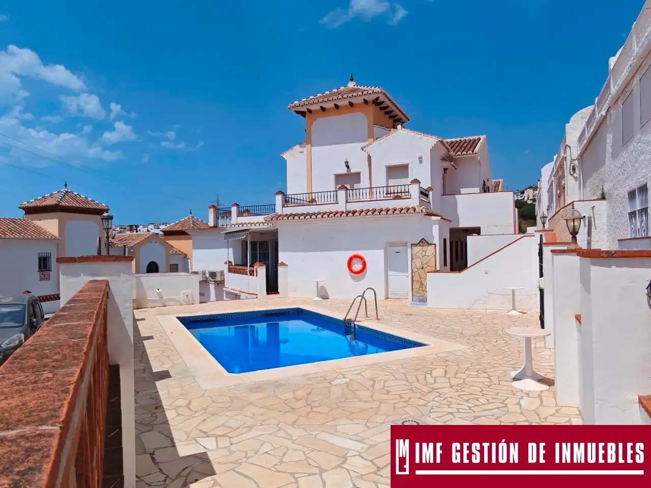 Vista exterior de Casa o chalet en venta en Nerja con Jardín privado, Terraza y Piscina comunitaria