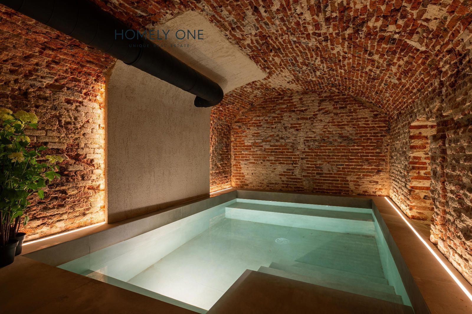 Swimming pool of Flat for sale in  Madrid Capital  with Air Conditioner, Heating and Storage room