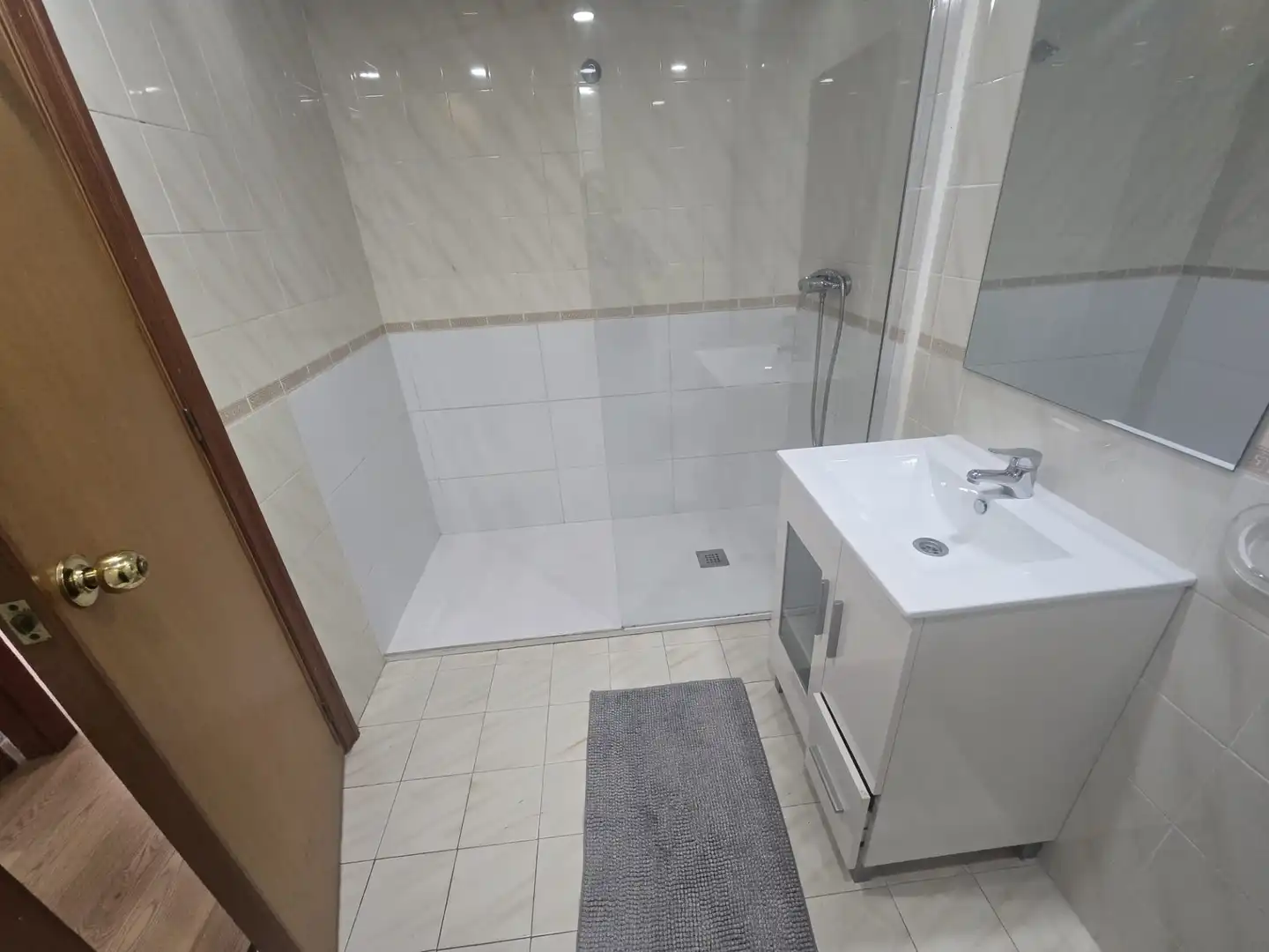 Badezimmer von Wohnung zur Miete in Valencia mit Klimaanlage, Heizung und Ofen