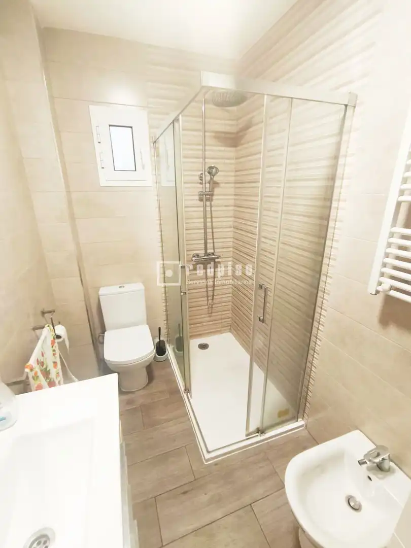 Badezimmer von Wohnung zur Miete in Málaga mit Klimaanlage und Parkett