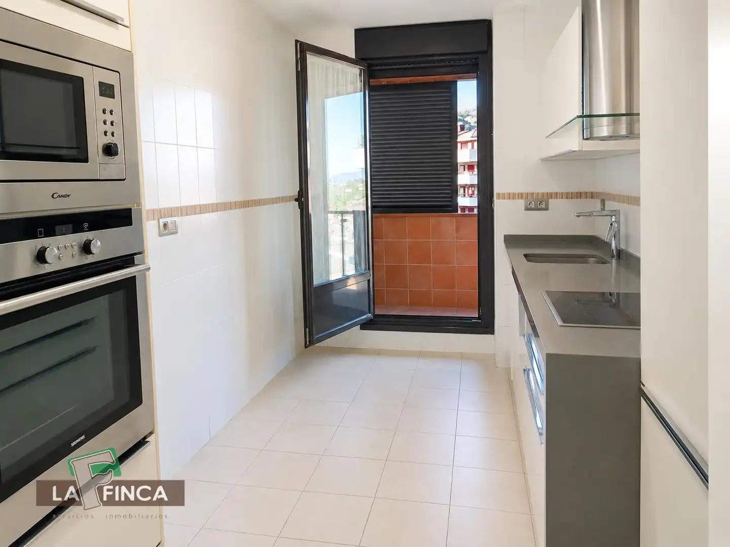 Küche von Wohnung zum Verkauf in Oviedo  mit Heizung, Terrasse und Abstellraum