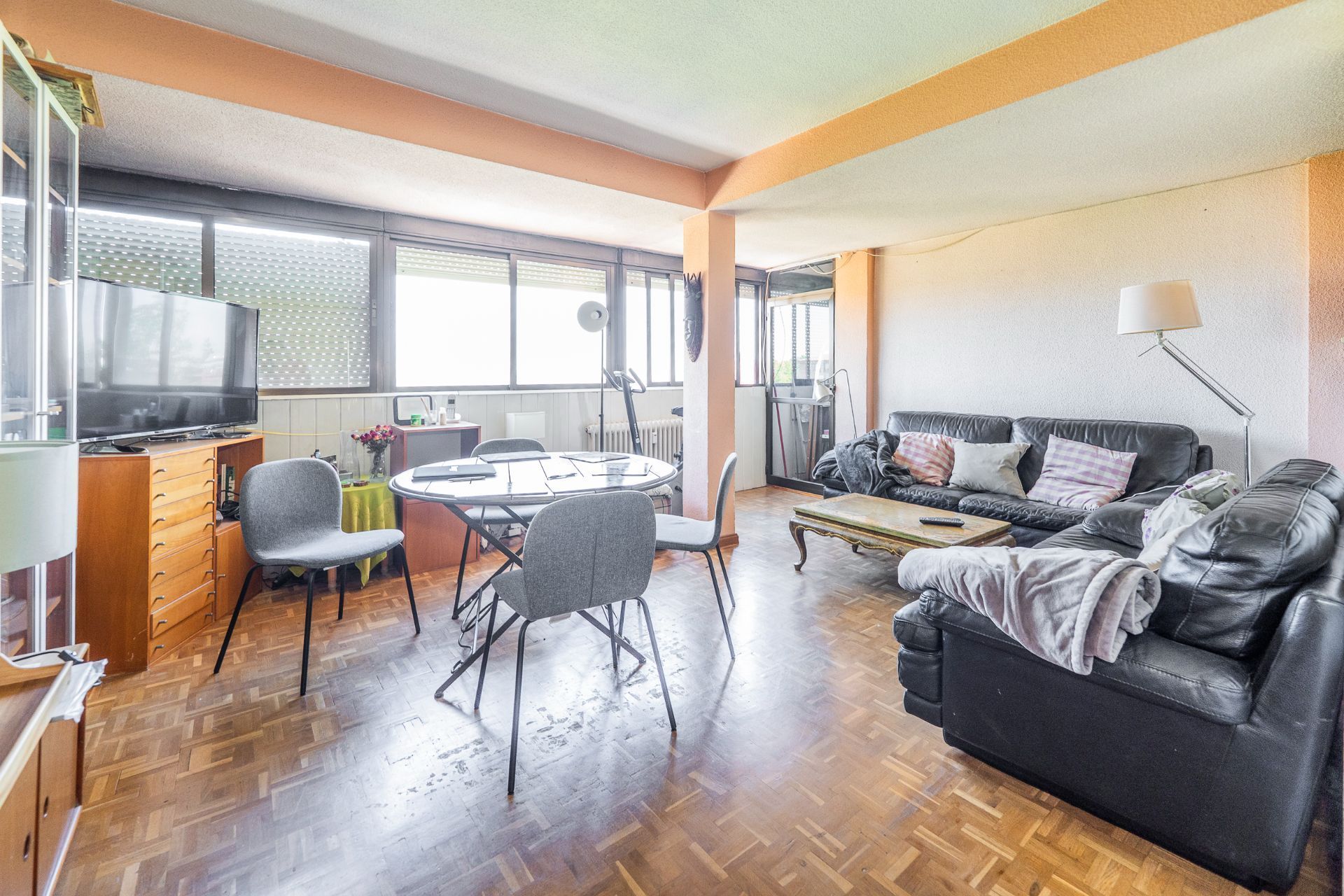 Sala d'estar de Pis en venda en  Madrid Capital amb Calefacció i Terrassa
