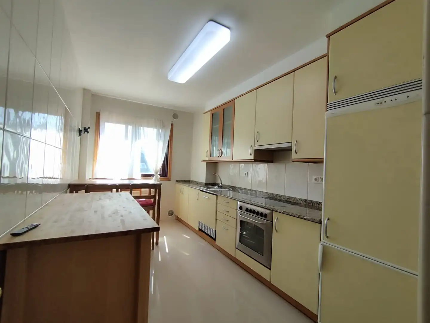 Cuina de Pis de lloguer en Culleredo amb Calefacció, Parquet i Moblat