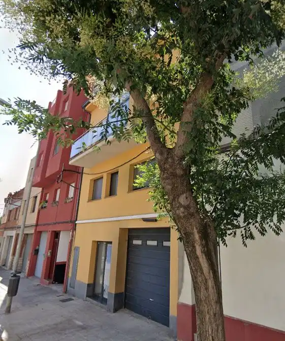 Vista exterior de Garatge en venda en Igualada