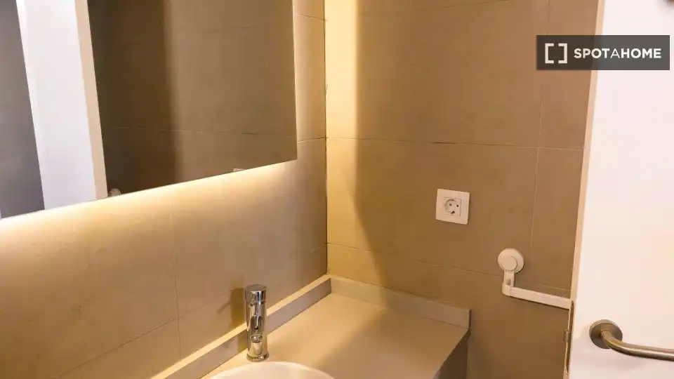 Bathroom of Flat for rent in Xirivella  with Air Conditioner, Heating and Furnished